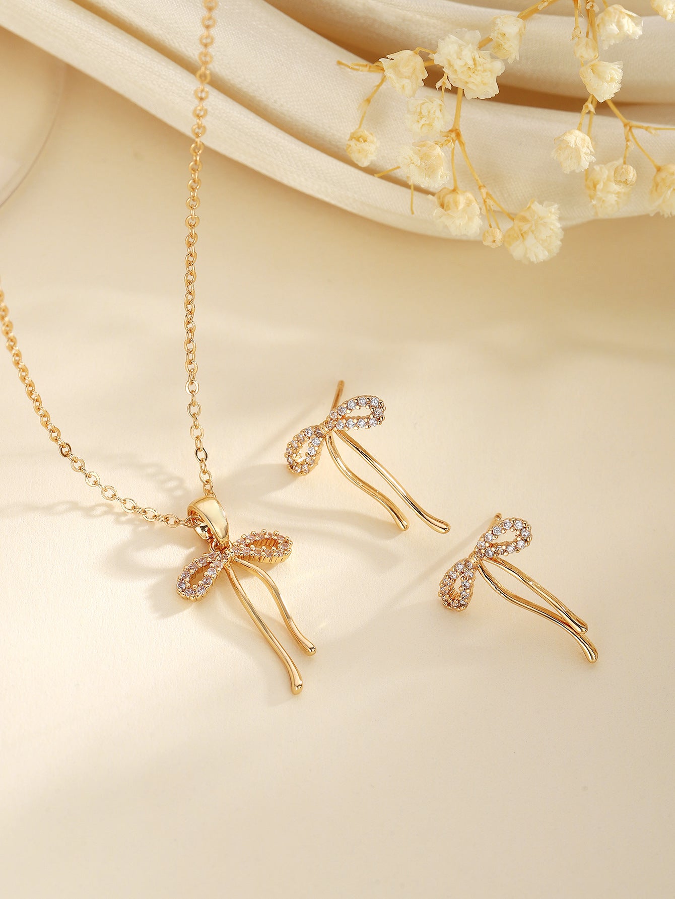 Levi Rhei Bow Charm Jewelry Set