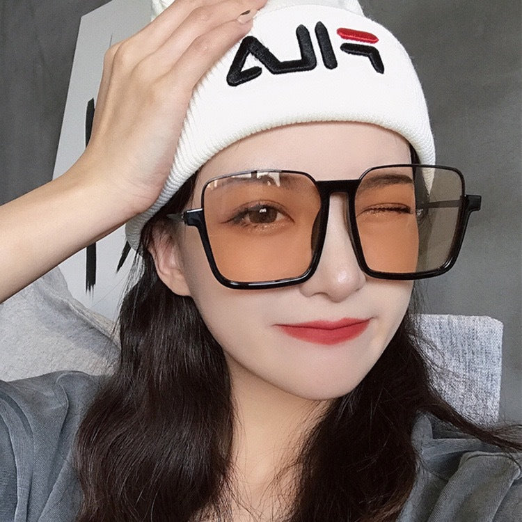 Levi Rhei Retro Square Sunglasses