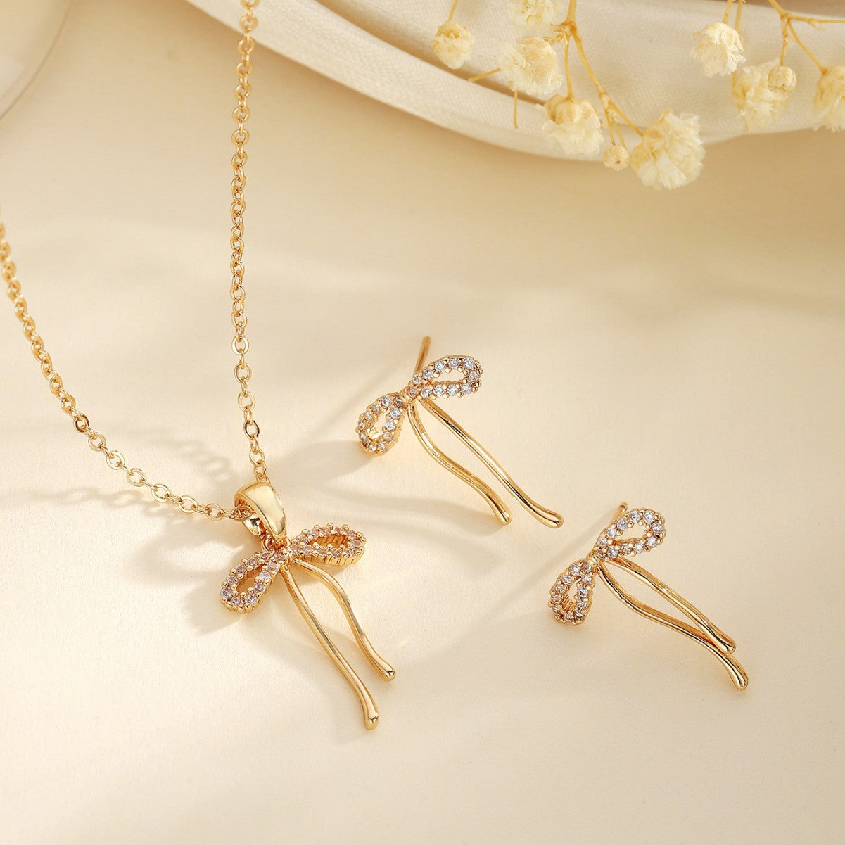 Levi Rhei Bow Charm Jewelry Set